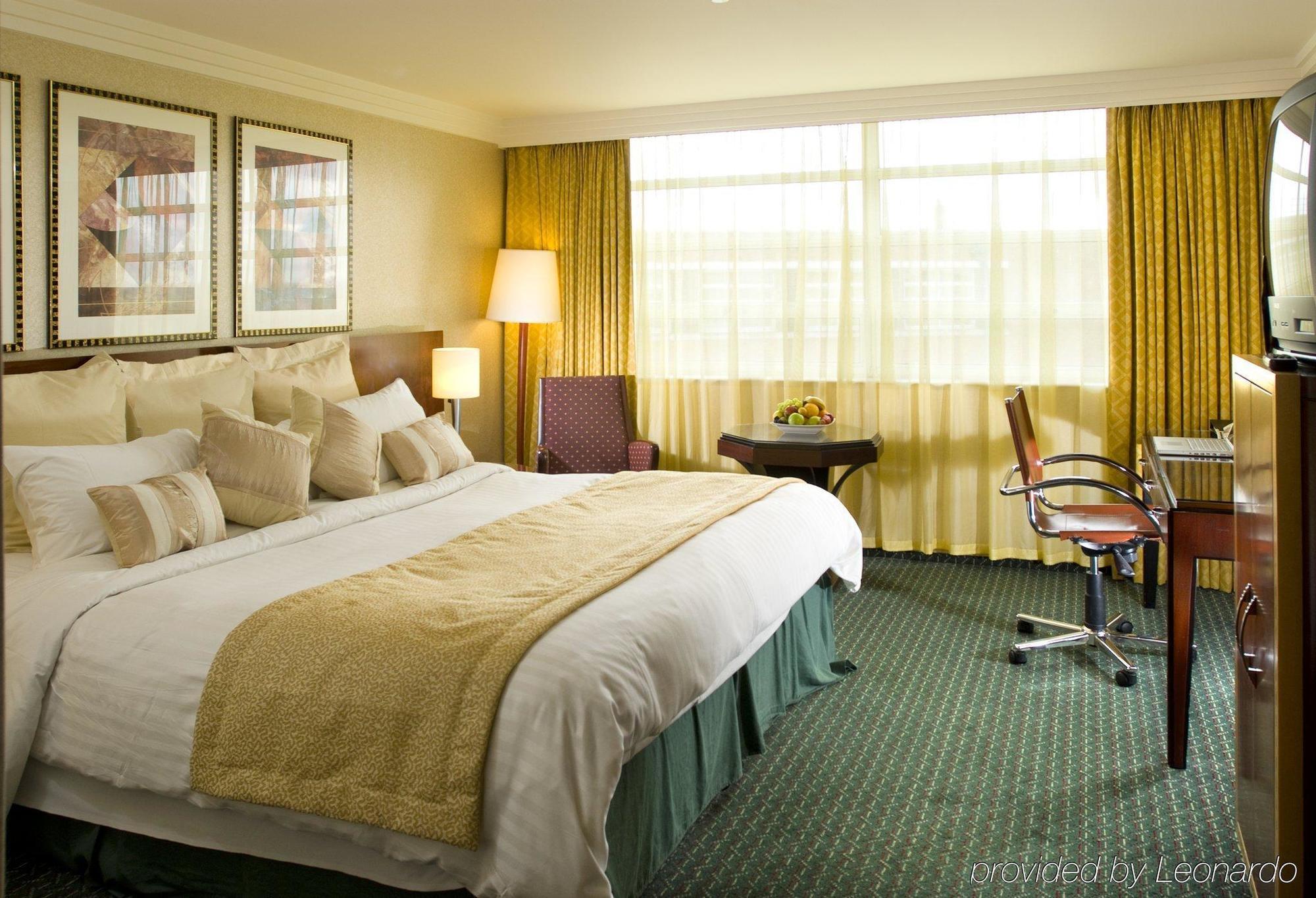 Crowne Plaza Liverpool - John Lennon Airport By Ihg Room photo